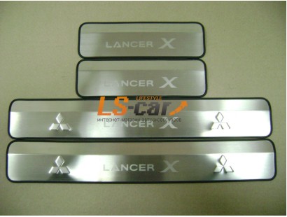 Накладки на пороги Mitsubishi Lancer X